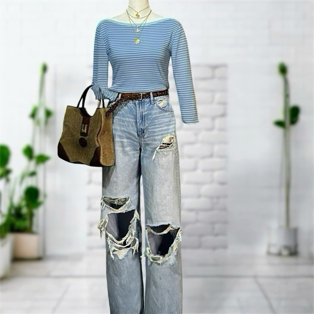 AMERICAN EAGLE SUPER HIGH RISE BAGGY WIDE LEG JEANS DISTRESSED SPLIT HEM SIZE 2